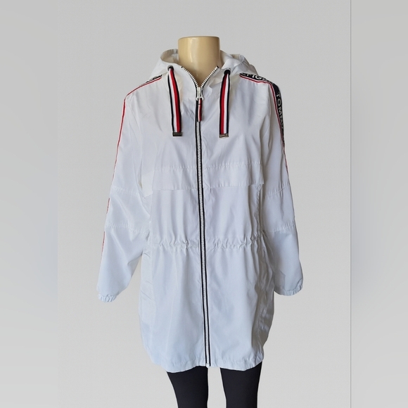 Tommy Hilfiger White Hooded Windbreaker Jacket
Size: Small - Picture 1 of 6